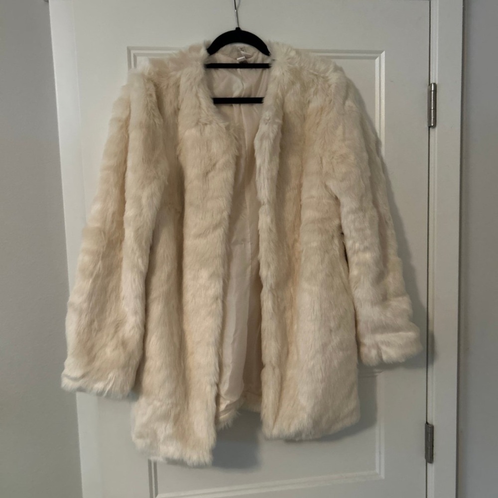 FOREVER 21 Elegant Cream Ivory Faux Fur Coat L NEW!
